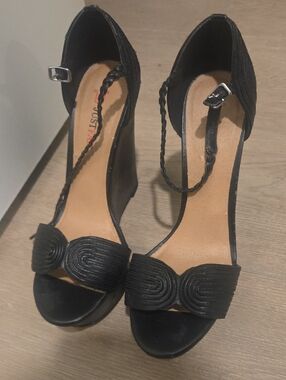 JustFab Black Braided T-Strap Platform Sandals